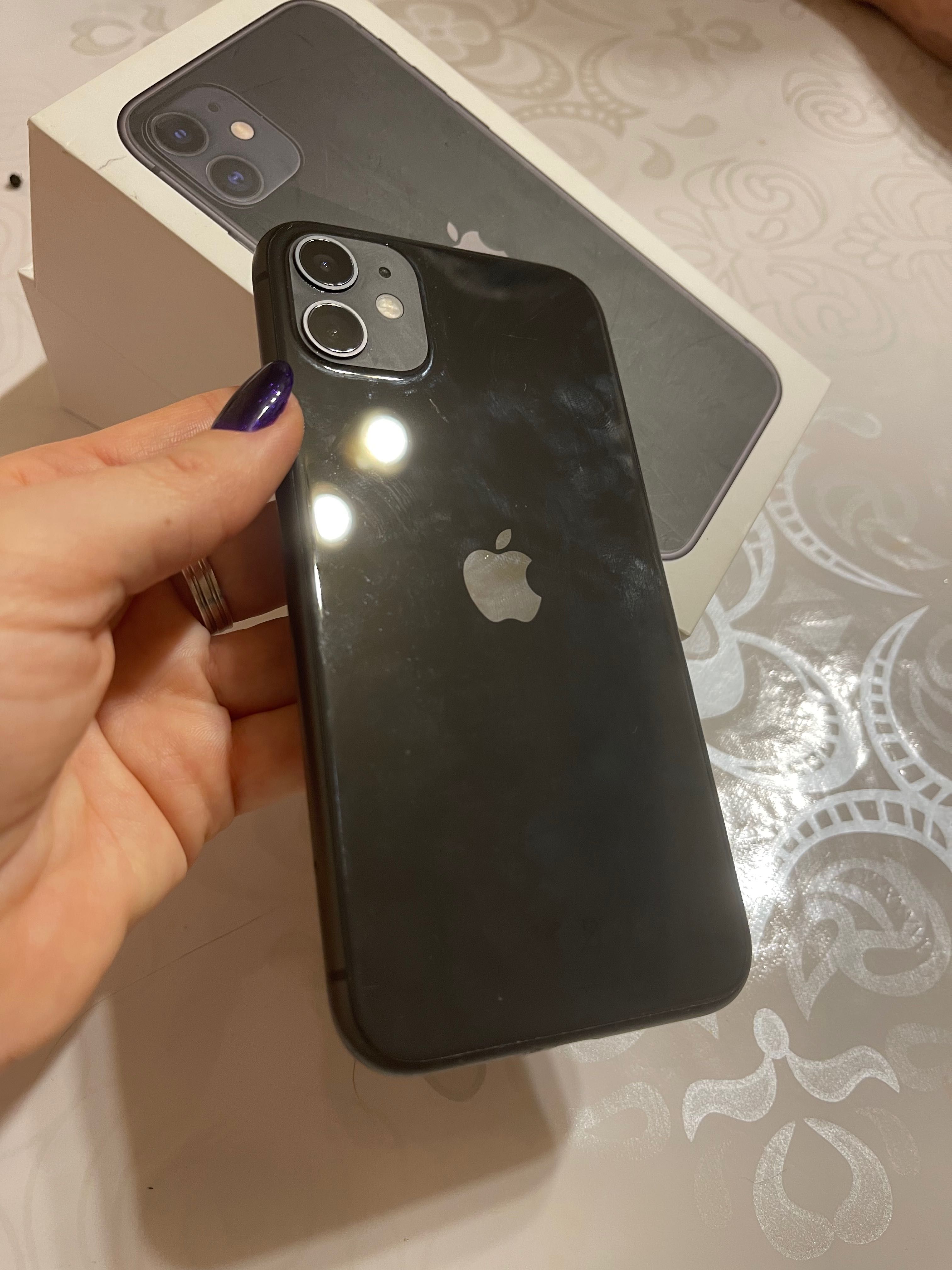 Продам iPhone 11 / 128 Гб