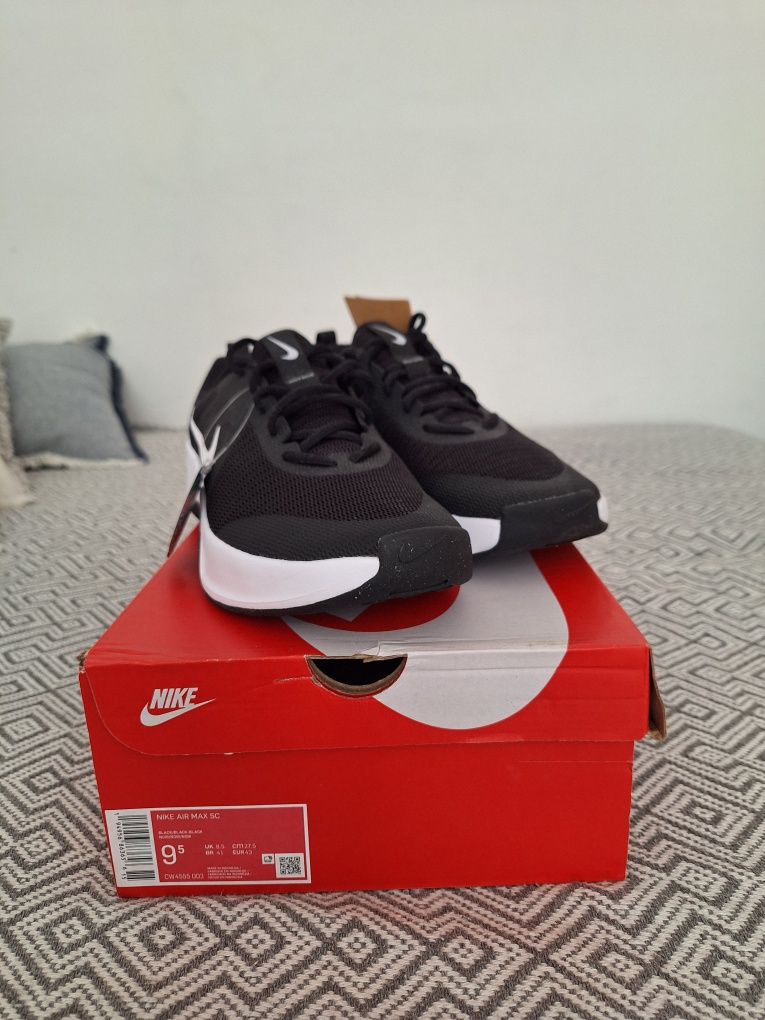 Чисто нови мъжки маратонки Nike