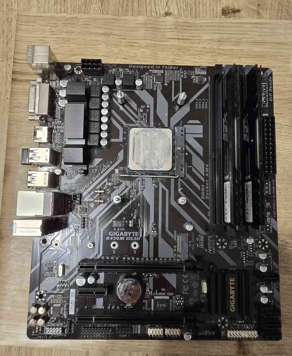 Ryzen 3600x, gigabyte b450, 16gb ddr4 3000mhz