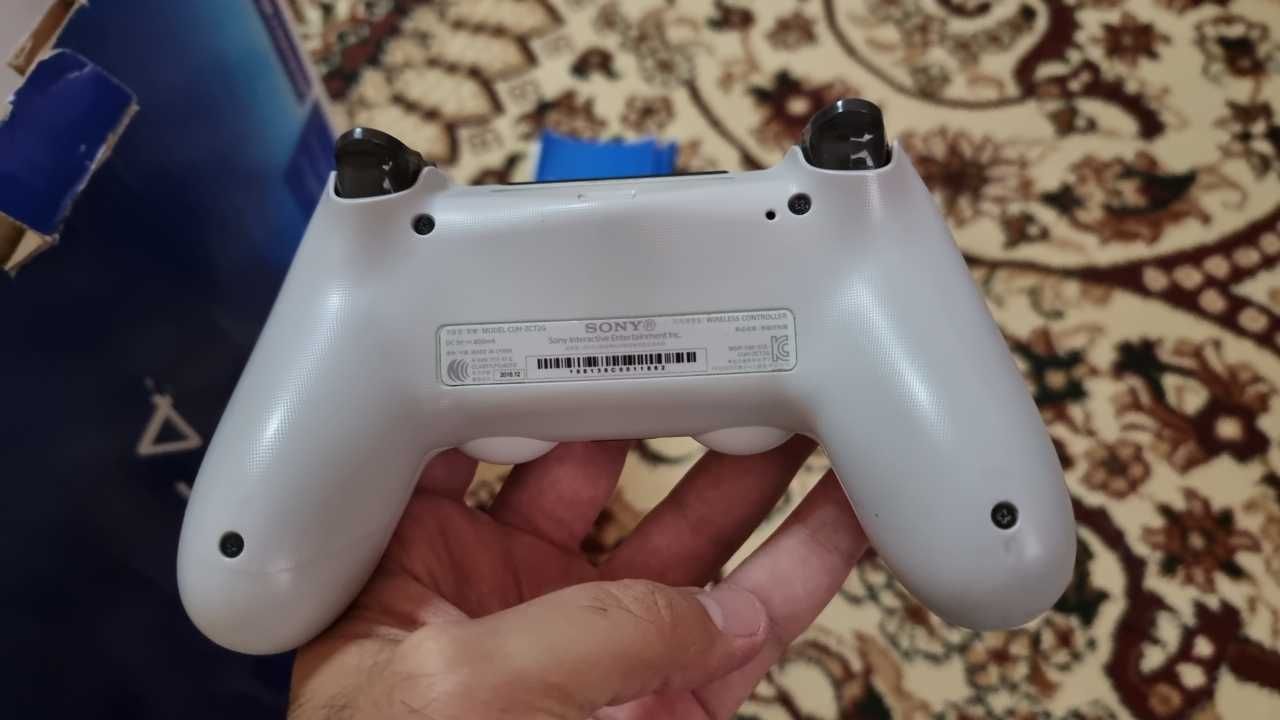 Sony DualShock 4 беспроводной контроллер.