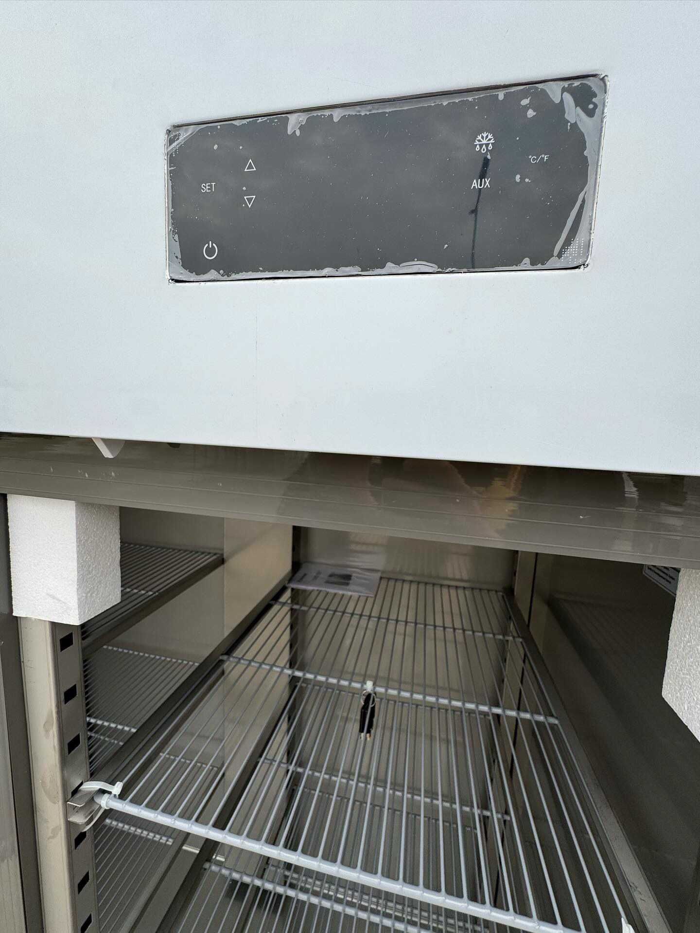 Професионален  среднотемпературен двоен хладилен шкаф