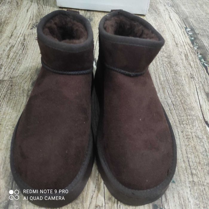 Ghete tip ugg noi