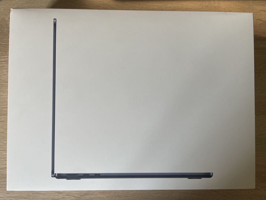 Macbook air 13 inchi m4 ambalaj