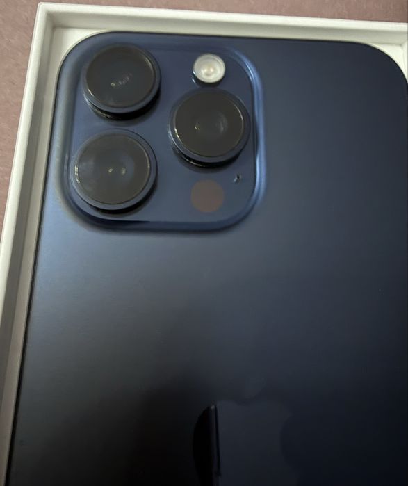 iPhone 15 pro max, неразличим от нов