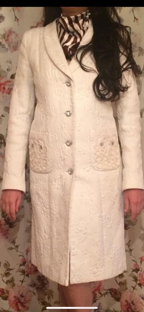Продам женское пальто белое в идеальном состоянии