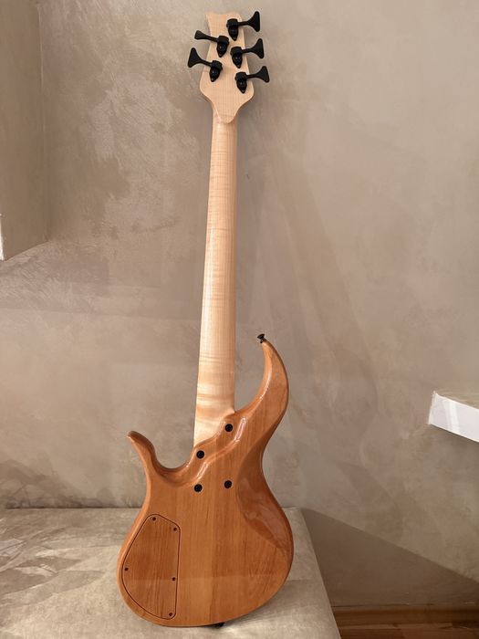 Chitara bass Mirel Voievod 5