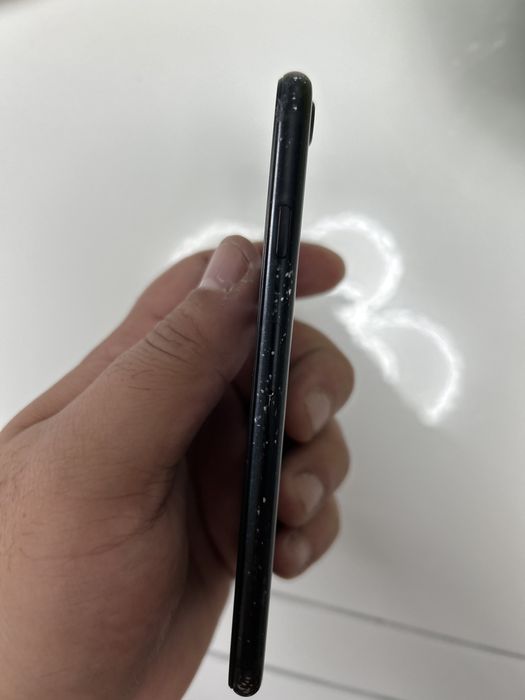 iPhone SE работает отлично не тупит