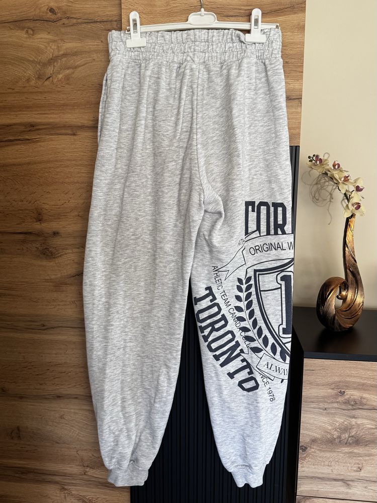 Сив анцуг от Bershka, размер М