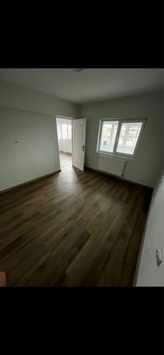 Vand apartament doua camere