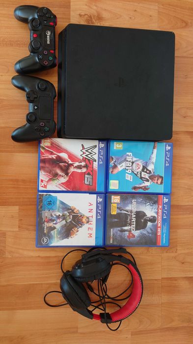 [ PS4 > PlayStation 4 Slim с 2 джойстика + 4 игри и слушалки