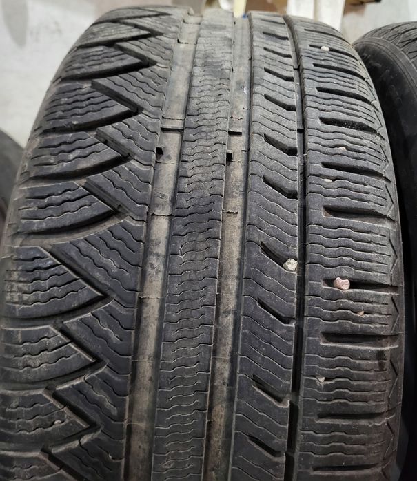 2 Зимни гуми Michelin 235/45/17-60 лева