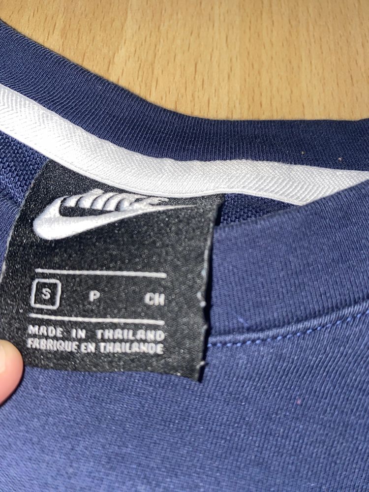 Блуза Nike       .