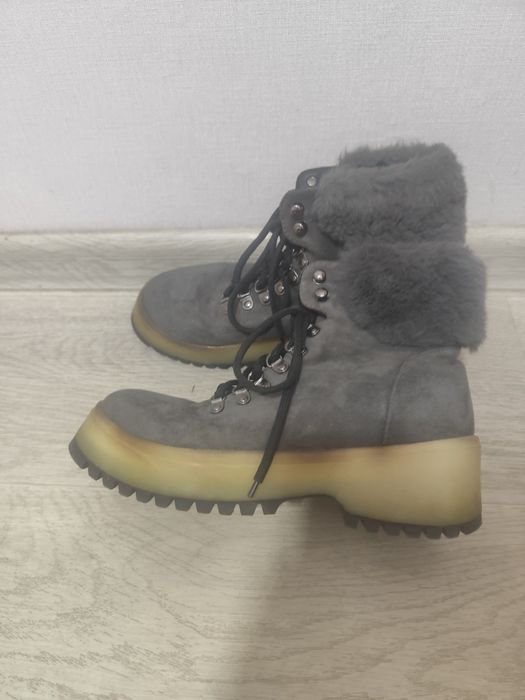 Продам  ботинки.