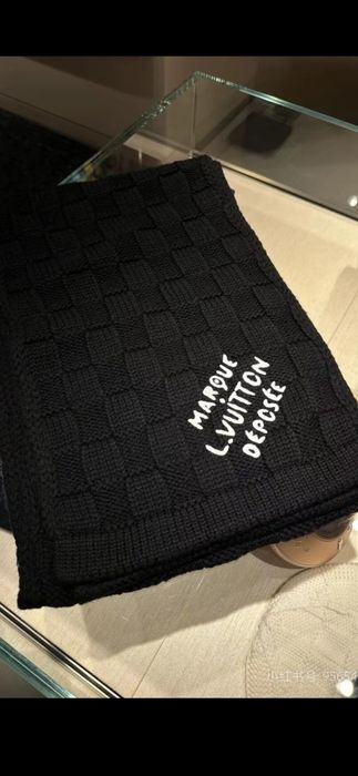 Fular Louis Vuitton barbati model 2026