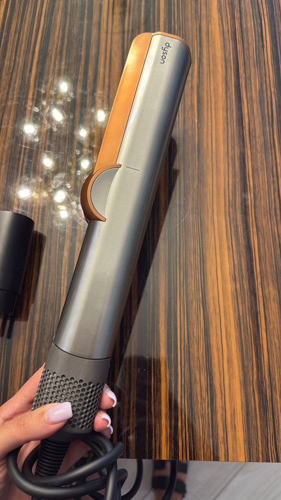 Dyson airstrait HT01