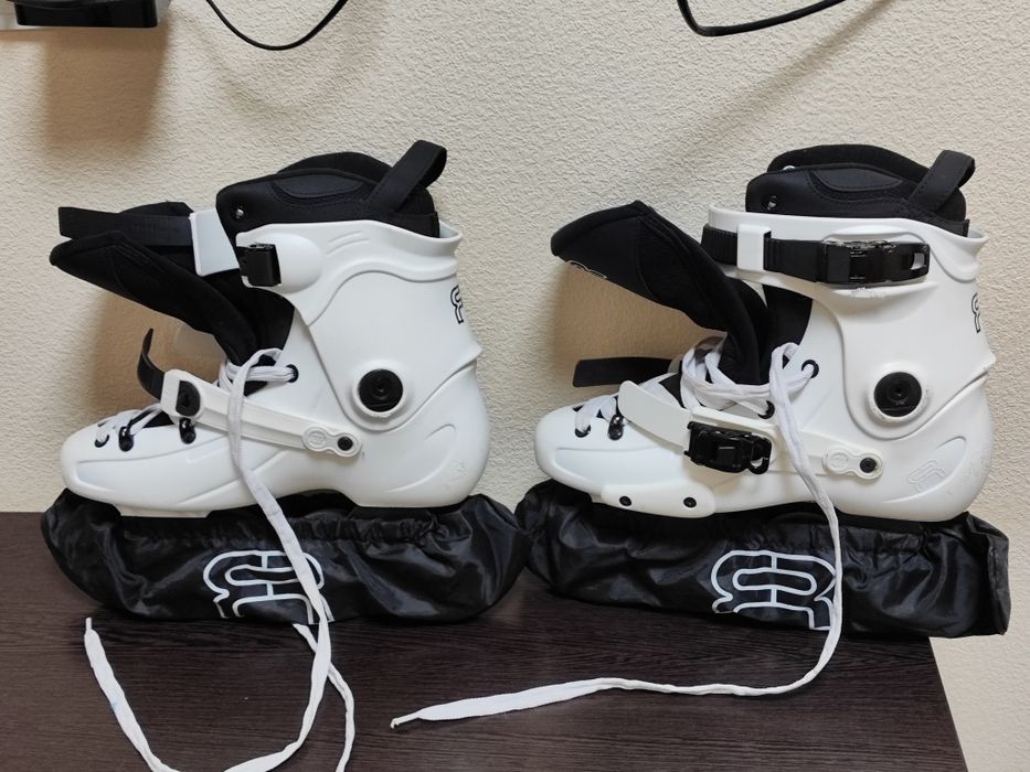 Роликовые коньки FR SKATES FR1 80