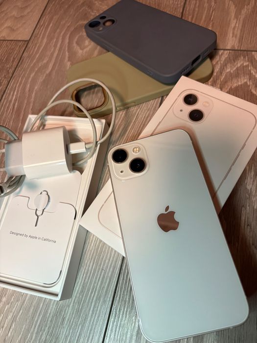 iPhone 13 128GB +зарядно