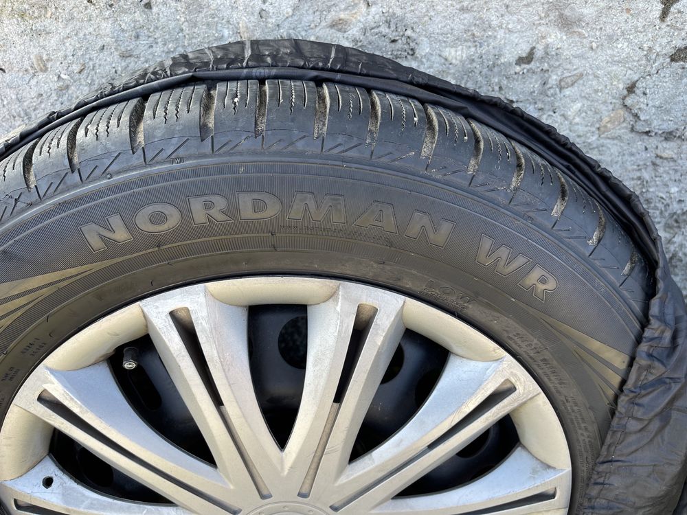 Зимни гуми с джанти Nokian Nordman