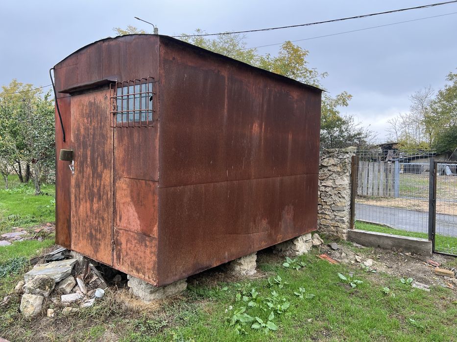 Baraca metal cu instalatie electrica