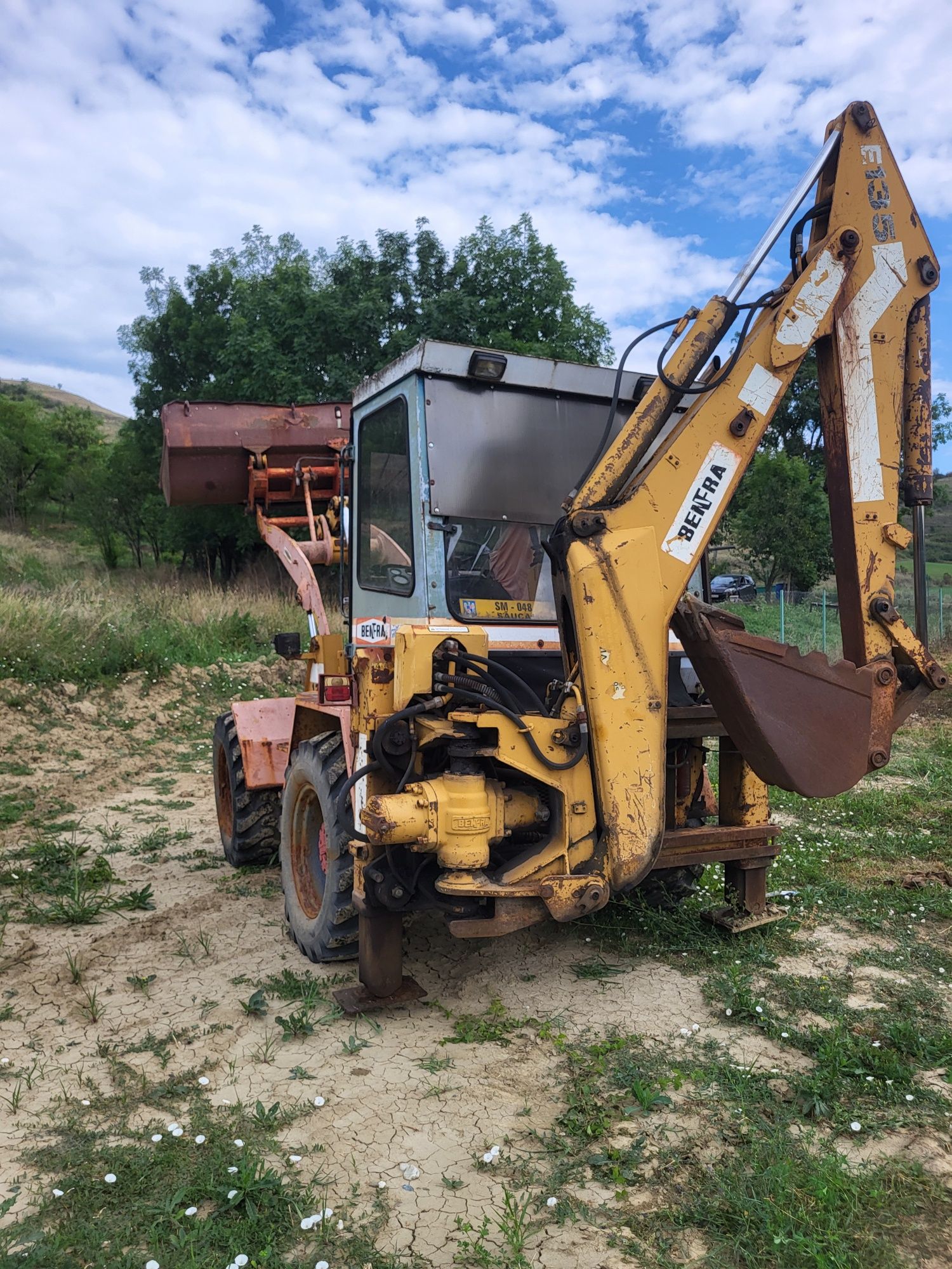 Vând buldoexcavator