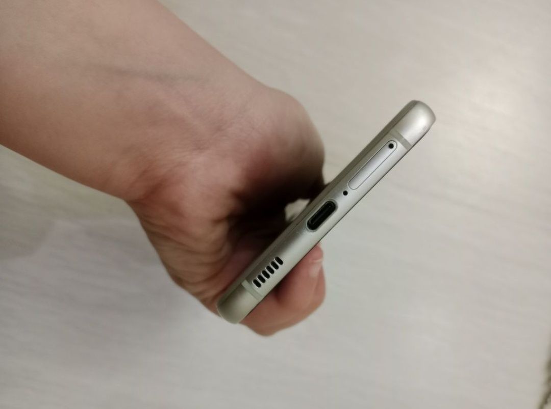 Samsung s 21 продаётся срочно