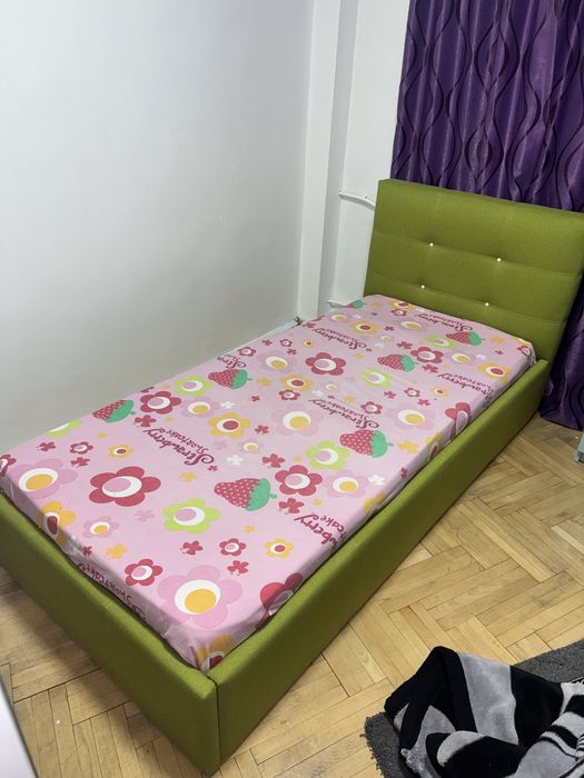 Pat tapitat hamar verde  cu tablie inalta pentru o persoana 100x200 cm
