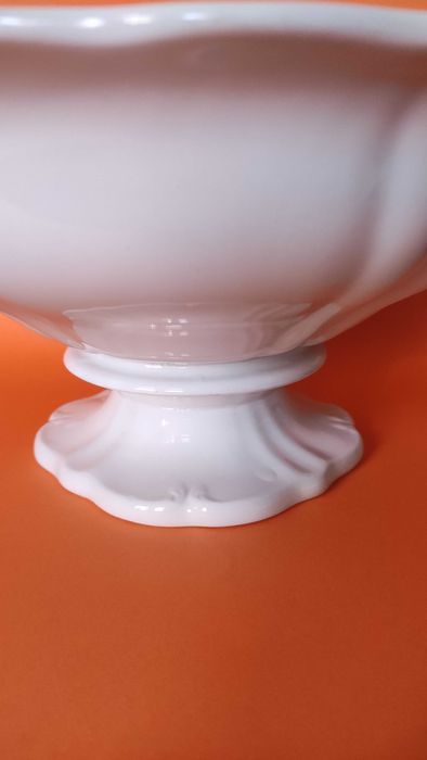 Порцеланова фруктиера със столче