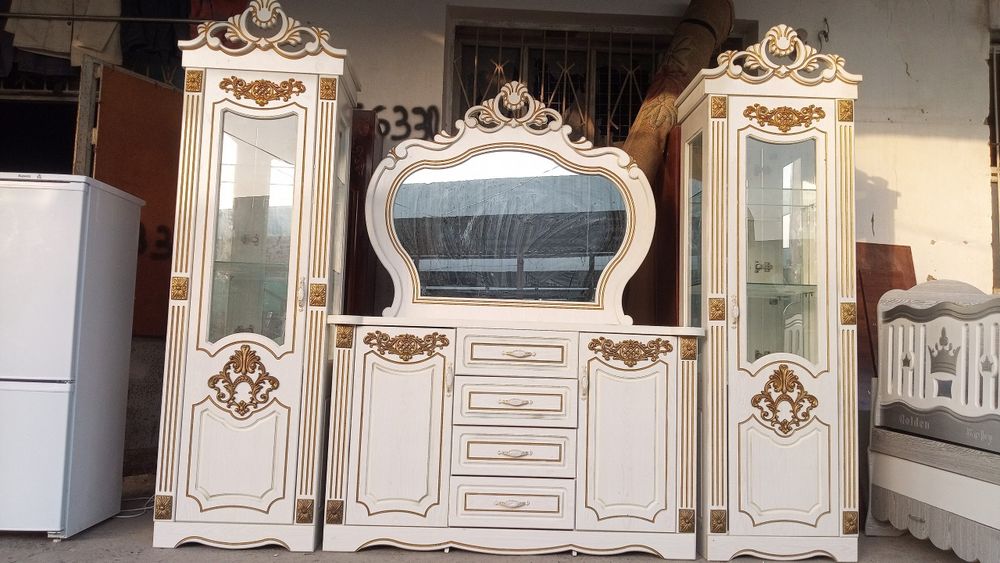 Пенал камод сотилади холати идеал размер 3 м50см пашти янги бекобода б