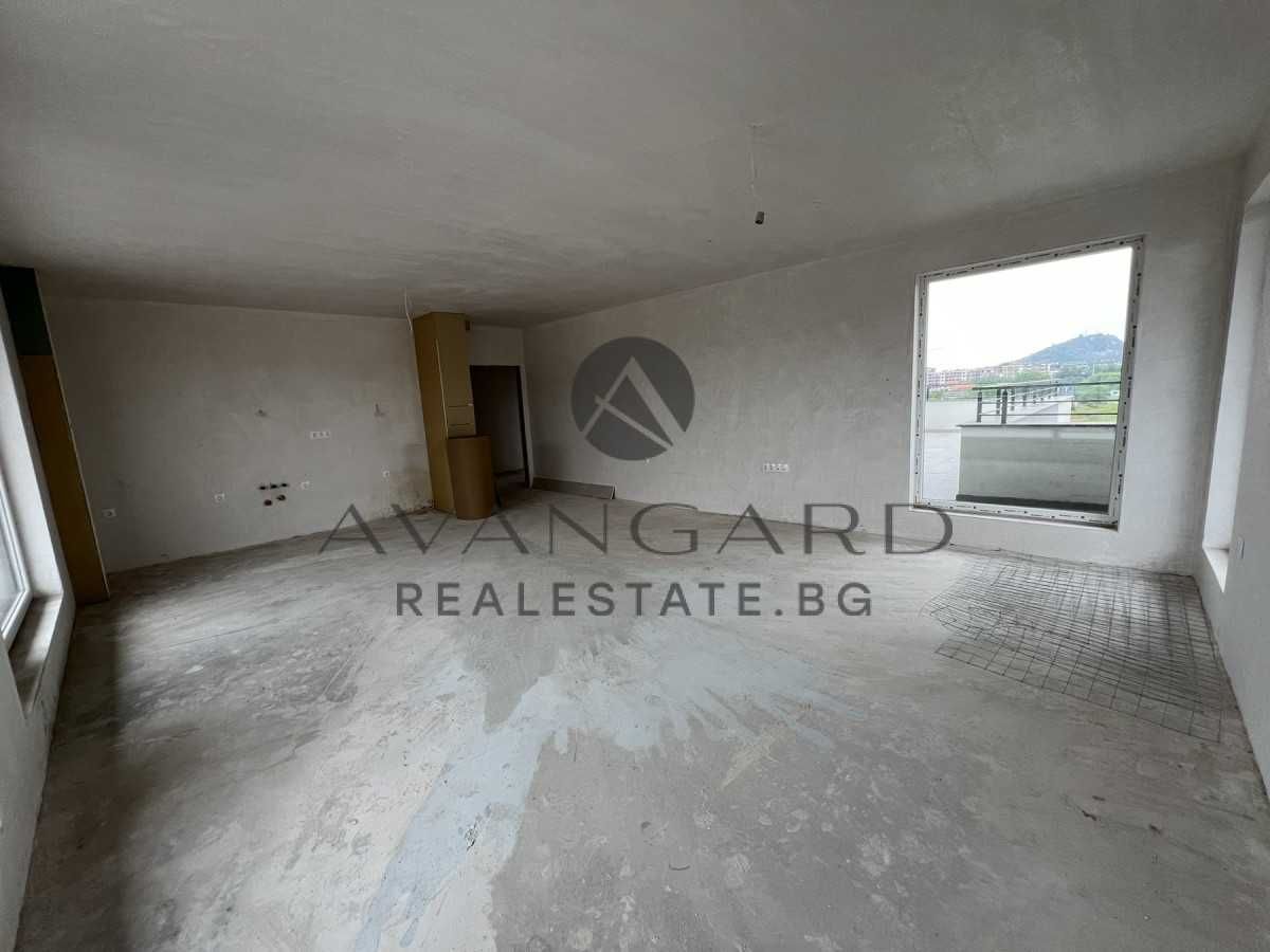 Продава се Тристаен апартамент в Пловдив, Остромила - 206 кв.м за 882 €/кв.м - Снимка #1