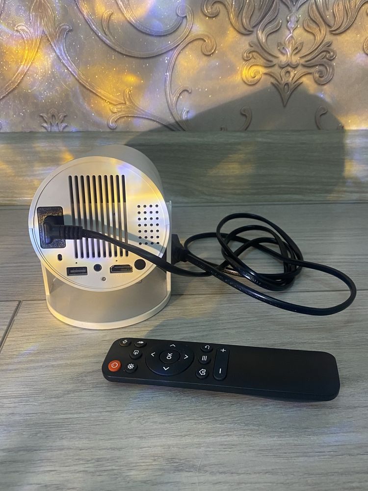 Проектор LED LCD Projector AC100-260V (белый)