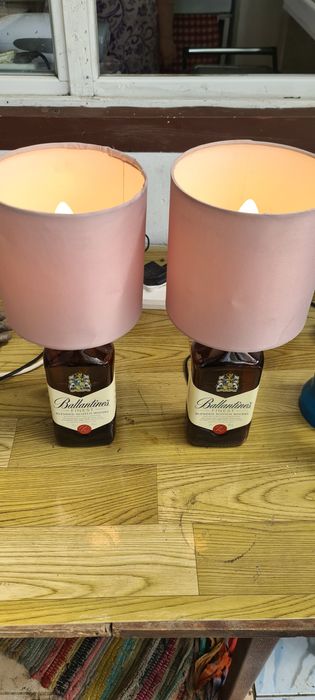Veioze din sticle de whisky