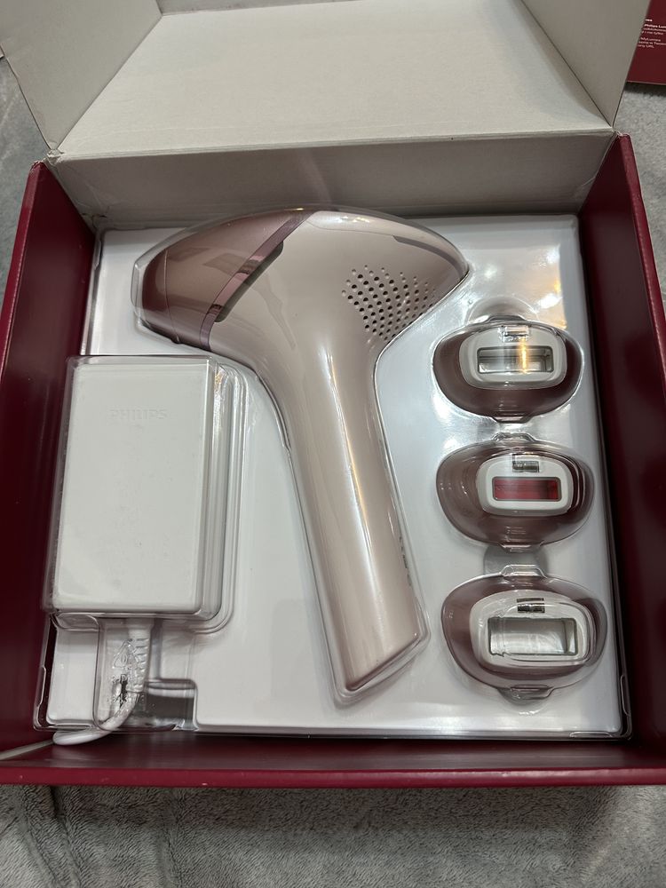 Epilator IPL Philips Lumea Seria 9900 BRI977/00
