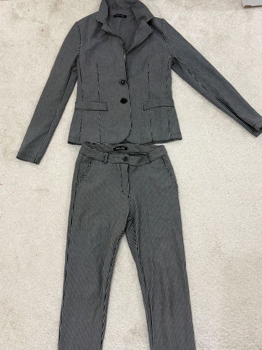 Дамски комплект сиво райе