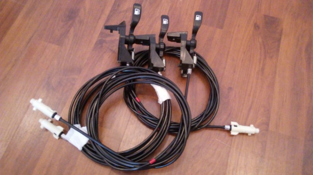 Продам Трос лючка топливного бака Toyota Camry Gracia / Mark 2 Qualis