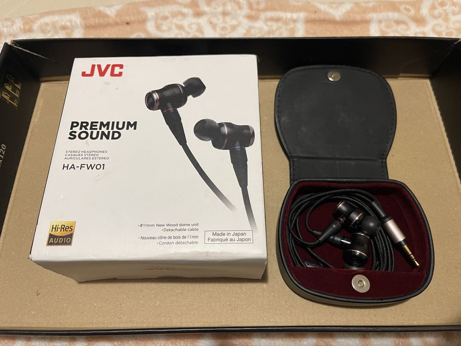 Casti hi res in ear JVC HA-FW01