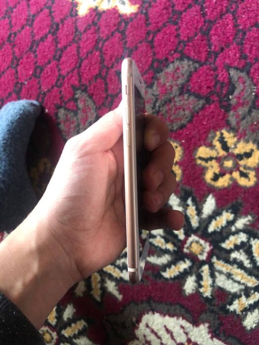 Iphone 8 gold sotiladi