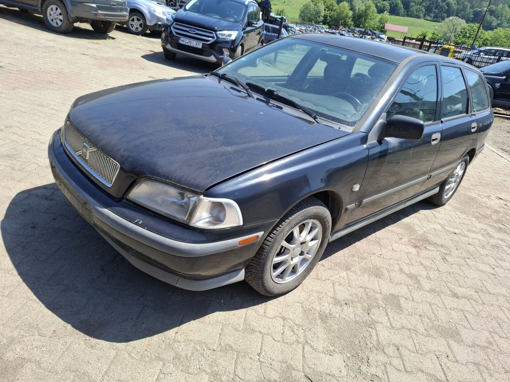 Piese/Dezmembrez Volvo V40 Kombi 1.8i