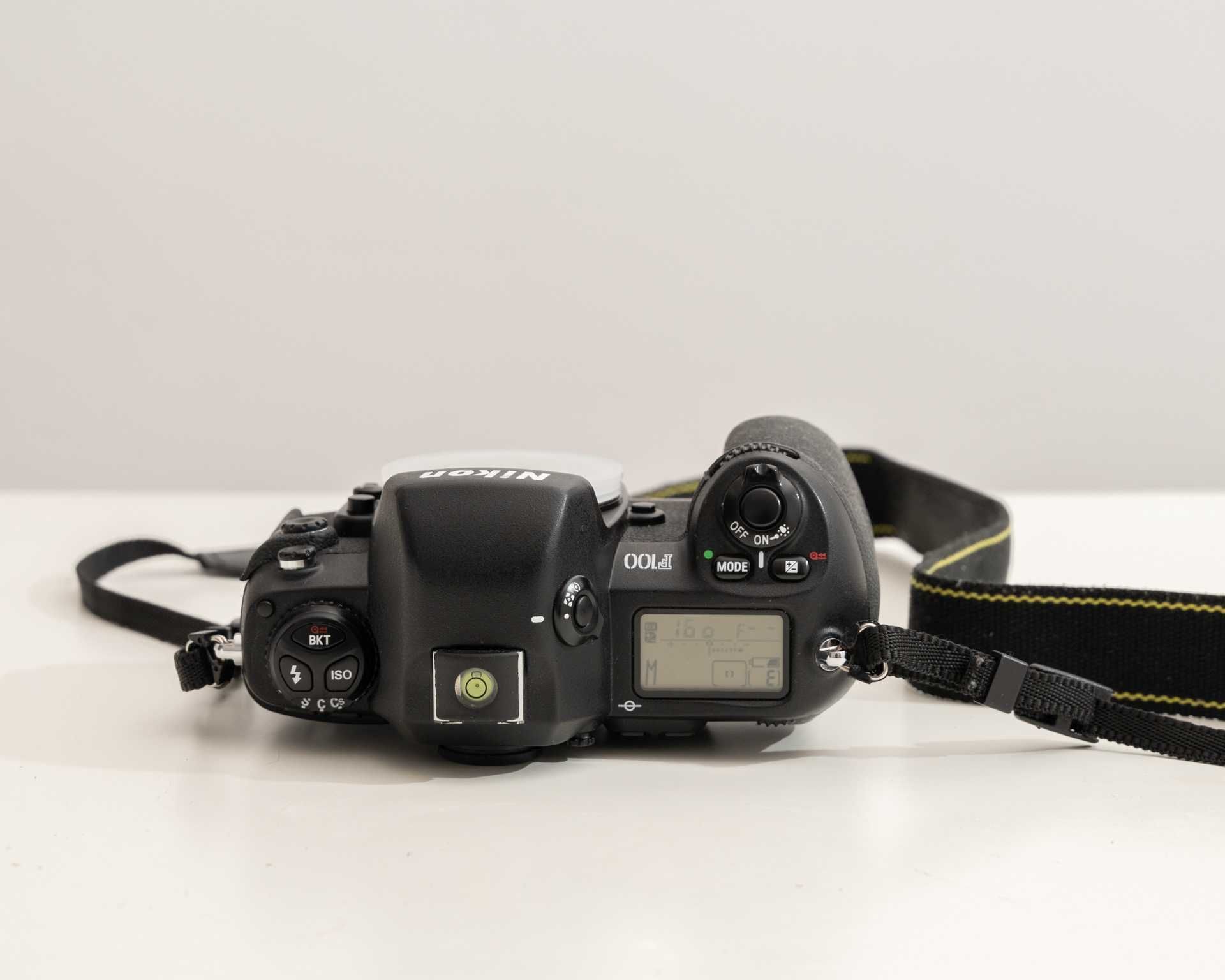 Camera de film Nikon F100, capacul filmului nu se închide