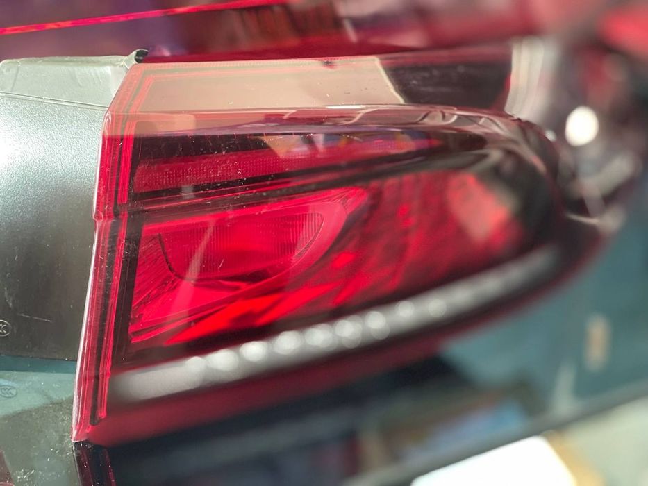 Gac Aion orqa o'rta va ikkita chekka farasi