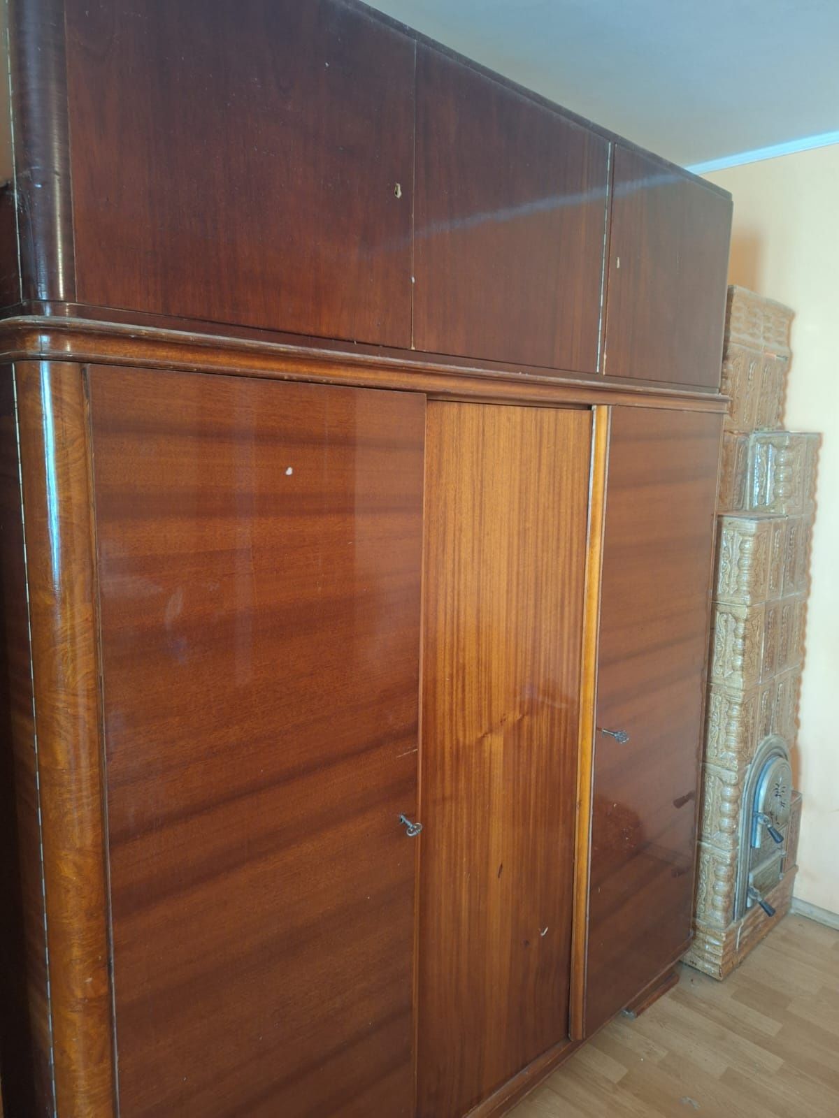 Șifonier Nuc 200 200, 600Lei