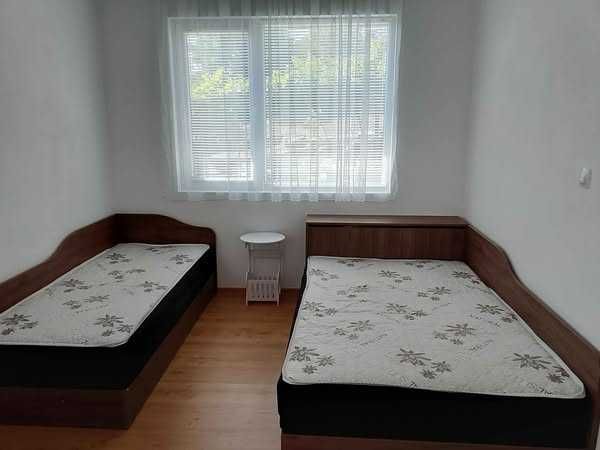 Продават се нови легла,с нови матраци.