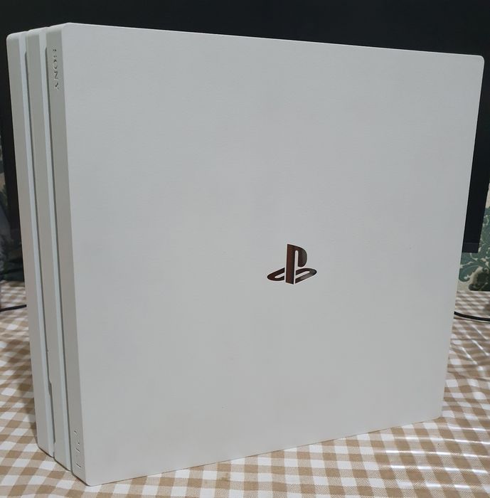 Новый PS4 PRO на 1ТВ.

Версия ПО 12.52.

Привезли из Кореи 3 месяца на