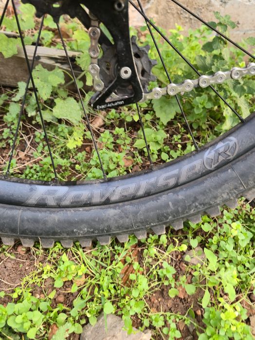 Продавам YT Tues AL 2019