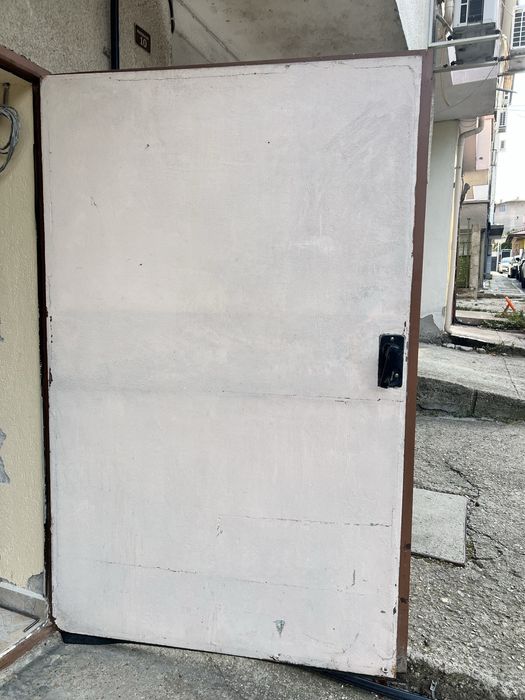 Метални гаражни врати