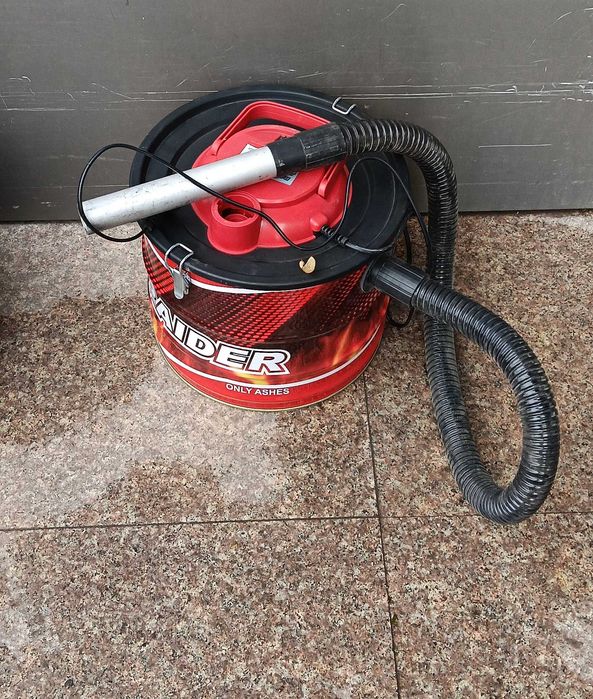 090304	Прахосмукачка за пепел 1000W 18L RD-WC02N