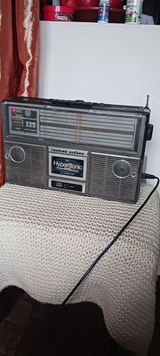 Vind radiocasetofon ITT pt colectionari