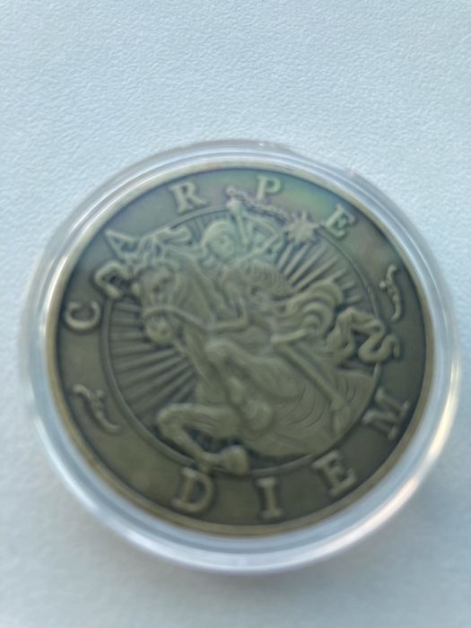 Монета Memento mori / Carpe diem