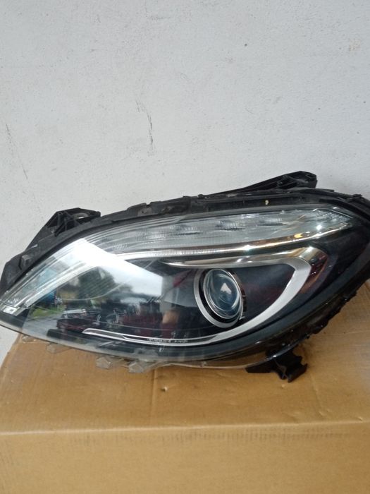 Vând far stânga Mercedes w246