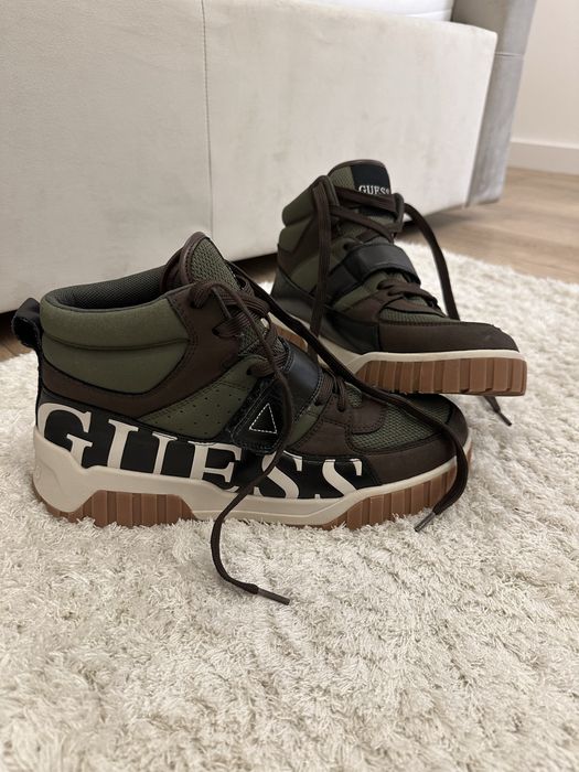 Vand adidasi noi Guess adusi din State , marime 42,5