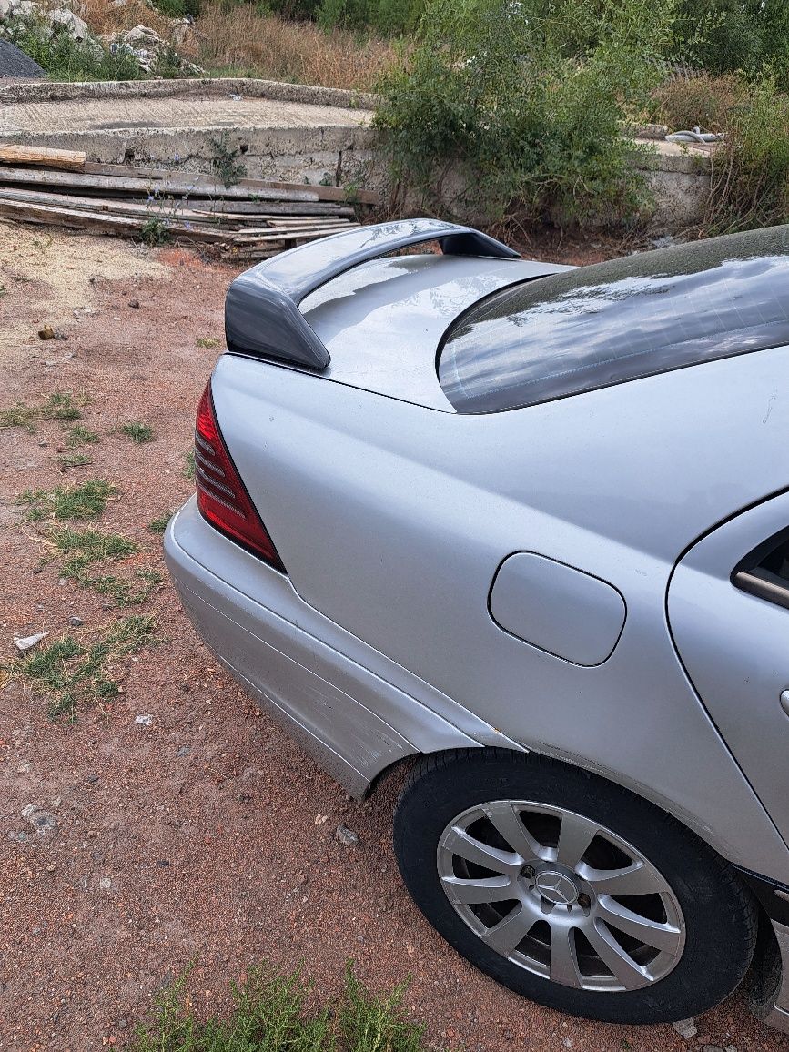 Заден спойлер за w203